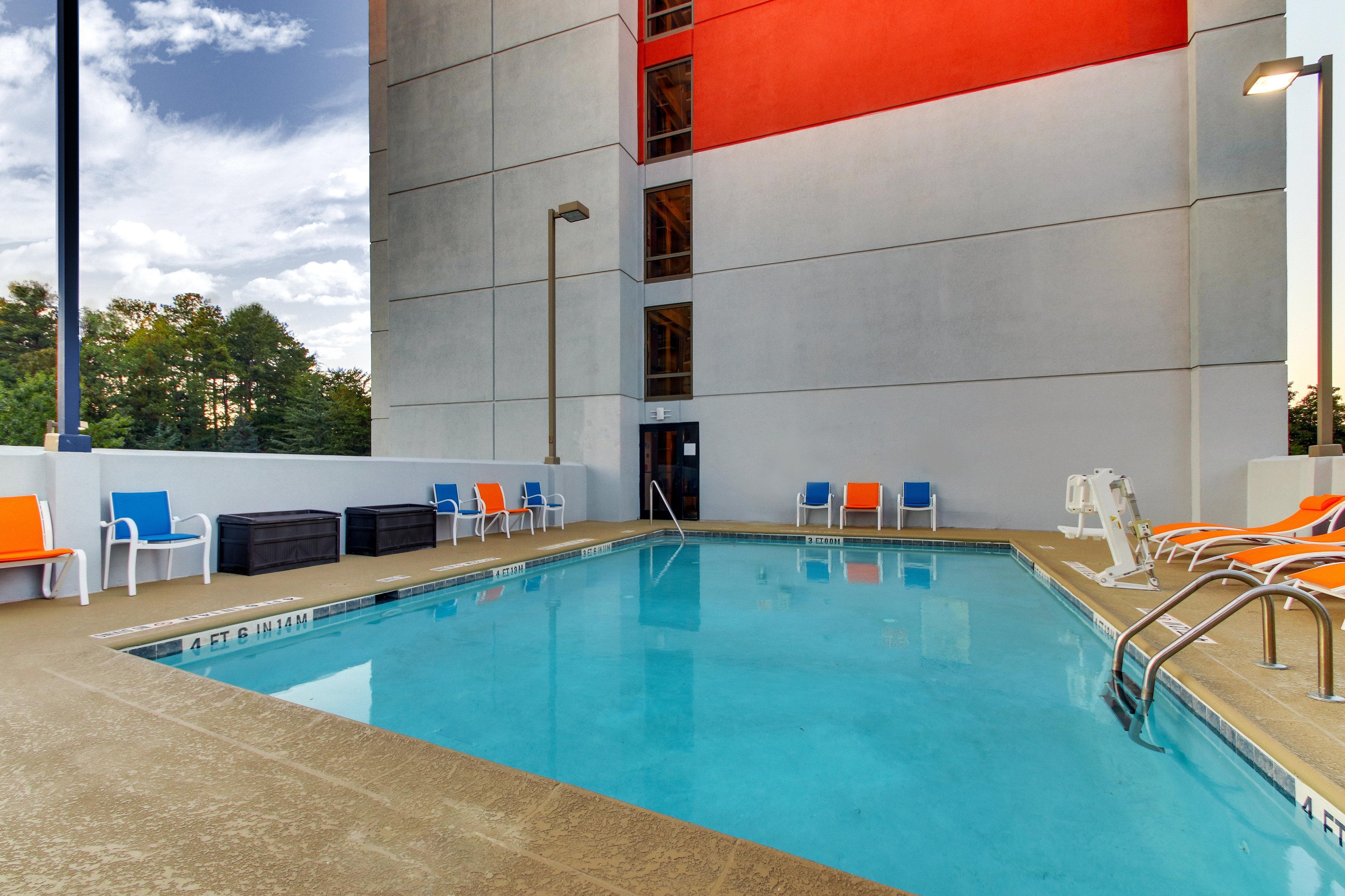 Holiday Inn Express & Suites Atlanta Perimeter Mall Hotel, An Ihg Hotel Sandy Springs Exterior photo