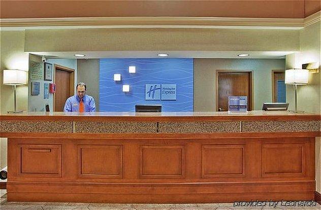 Holiday Inn Express & Suites Atlanta Perimeter Mall Hotel, An Ihg Hotel Sandy Springs Interior photo