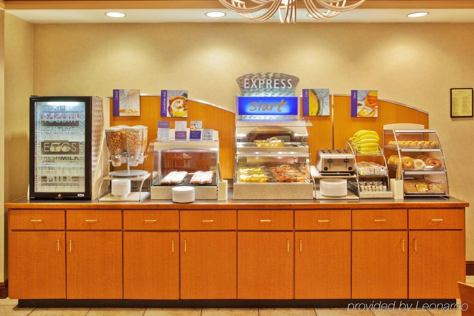 Holiday Inn Express & Suites Atlanta Perimeter Mall Hotel, An Ihg Hotel Sandy Springs Restaurant photo