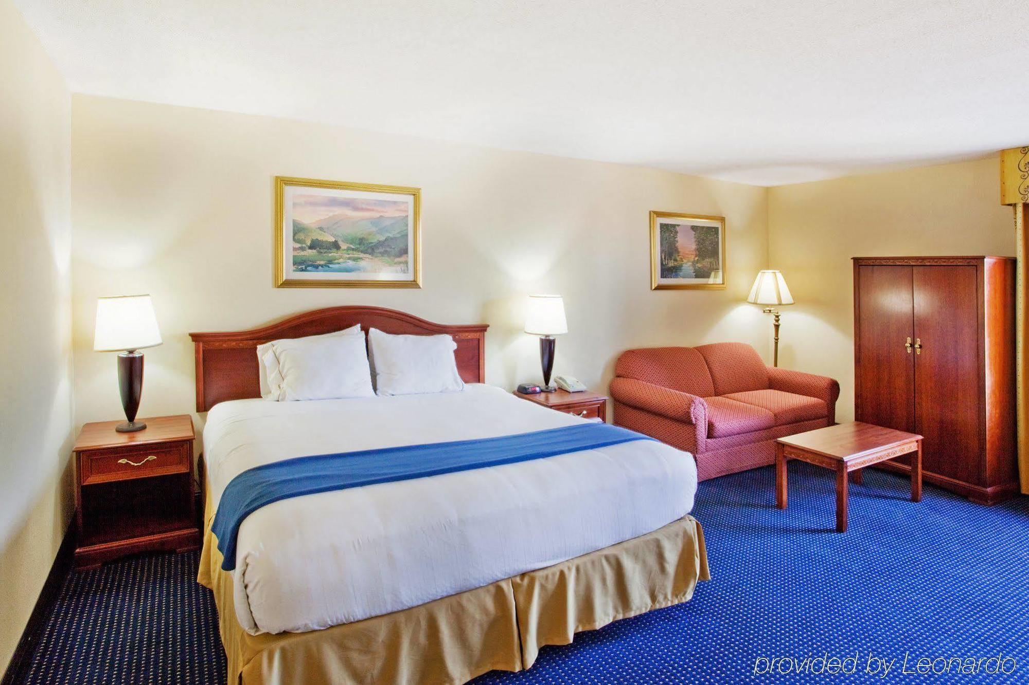 Holiday Inn Express & Suites Atlanta Perimeter Mall Hotel, An Ihg Hotel Sandy Springs Room photo