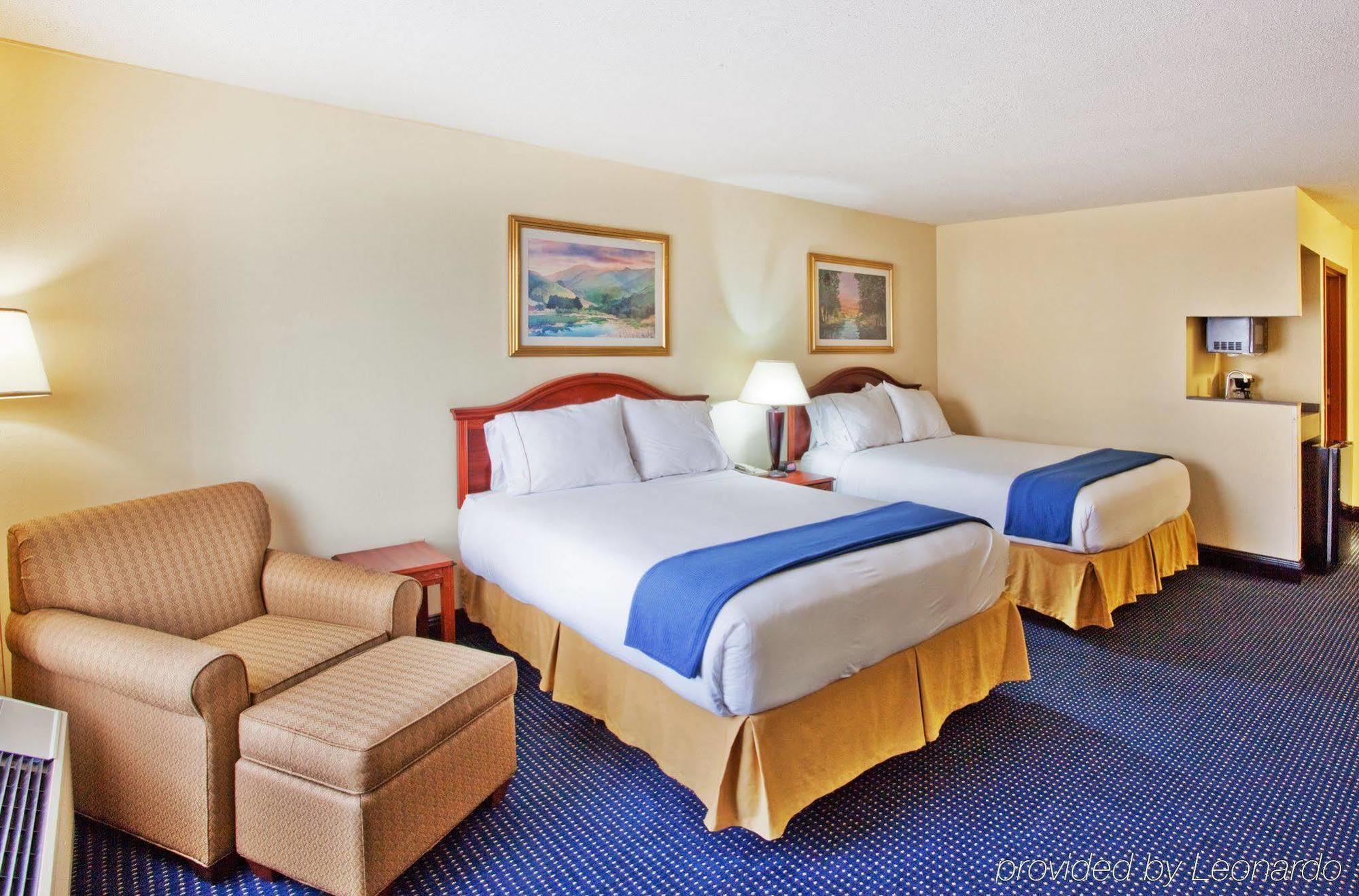 Holiday Inn Express & Suites Atlanta Perimeter Mall Hotel, An Ihg Hotel Sandy Springs Room photo