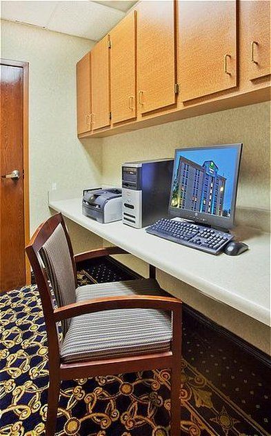 Holiday Inn Express & Suites Atlanta Perimeter Mall Hotel, An Ihg Hotel Sandy Springs Facilities photo